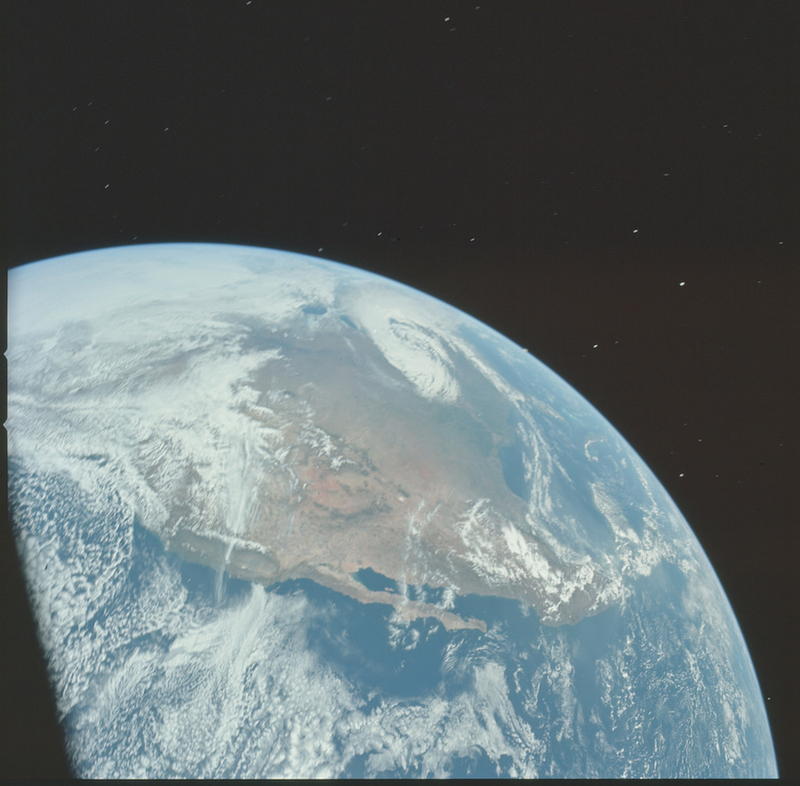 Illustration for article titled NASA Just Released 8,400+ Incredible High-Res Images From The Apollo Program